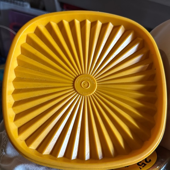 COPY - Tupperware Vintage lid - Picture 3 of 5